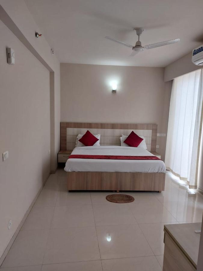 Dubey Homestay - 500 Meter From Temple Vrindāvan Zewnętrze zdjęcie